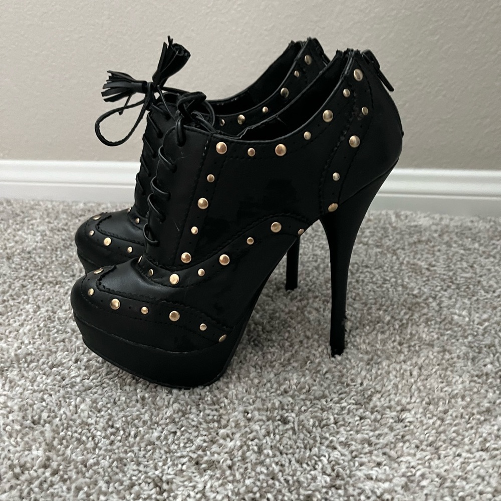 Shoe dazzle black heels